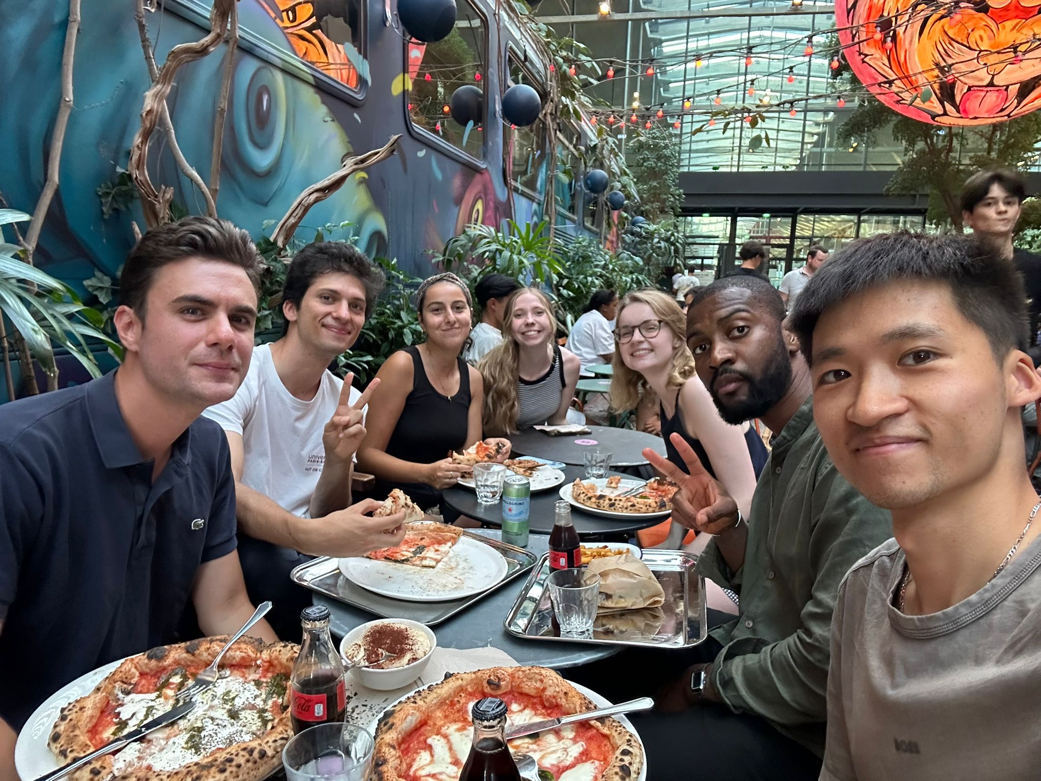 Amis d’Antioche Paris partageant un repas